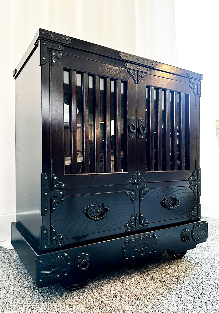 とても大事な限られた器だけを飾るために作りました。