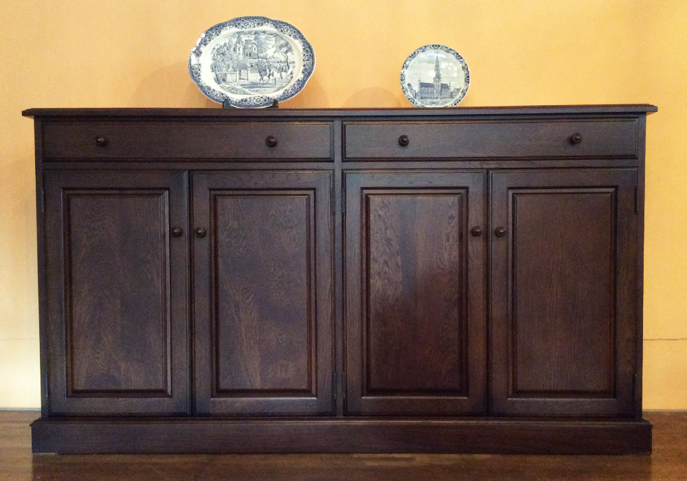 主に写真のアルバムを収納するために作りました。
アルバムの大きさを考慮して奥行きのサイズを深くしています。