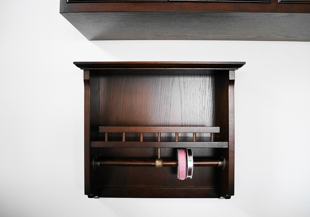 ケーキ屋さんのラッピング用品を収納するための棚です